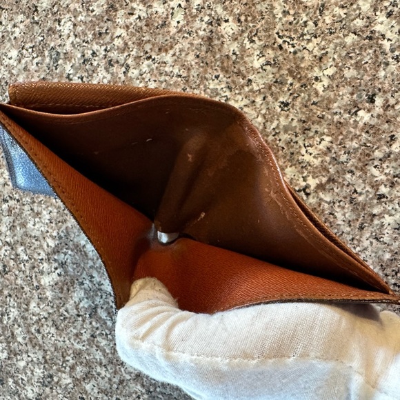 Louis Vuitton, men's monogram, bifold, wallet, vintage - Picture 8 of 17